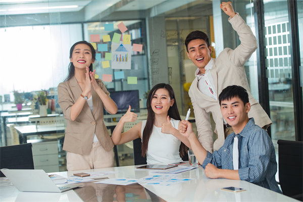 社會(huì)責(zé)任與績(jī)效管理：承擔(dān)社會(huì)責(zé)任，提升企業(yè)形象