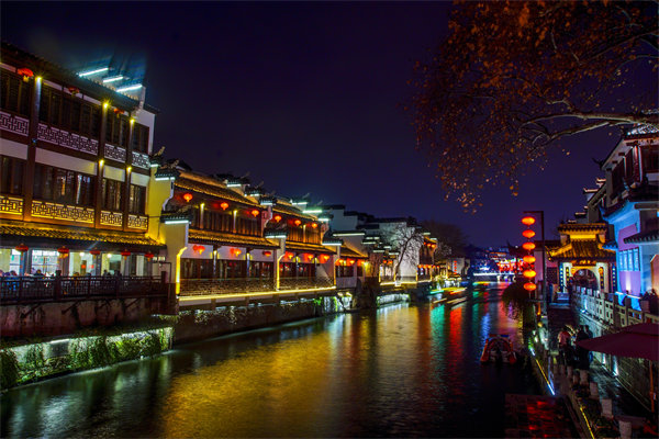 企業(yè)發(fā)展陷入瓶頸，南京戰(zhàn)略咨詢公司如何定制破局突圍方案？
