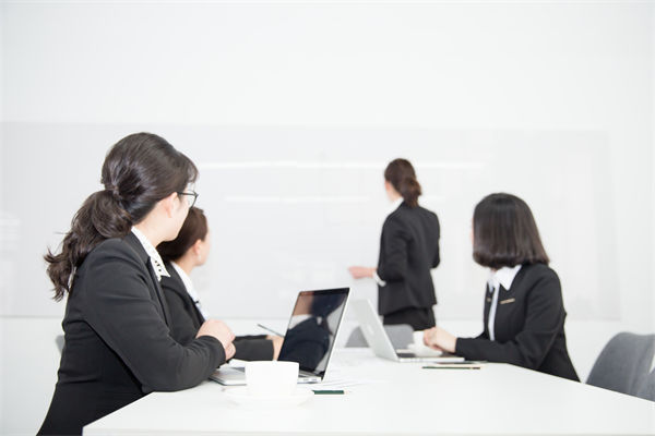 人力資源該管控還是賦能？多數(shù)企業(yè)都踩錯(cuò)了管理節(jié)奏！