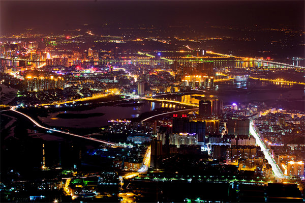 清遠(yuǎn)戰(zhàn)略咨詢公司洞察市場(chǎng)，如何精準(zhǔn)為企業(yè)定位發(fā)展方向？
